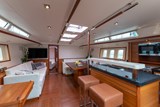 Hanse 630e saloon